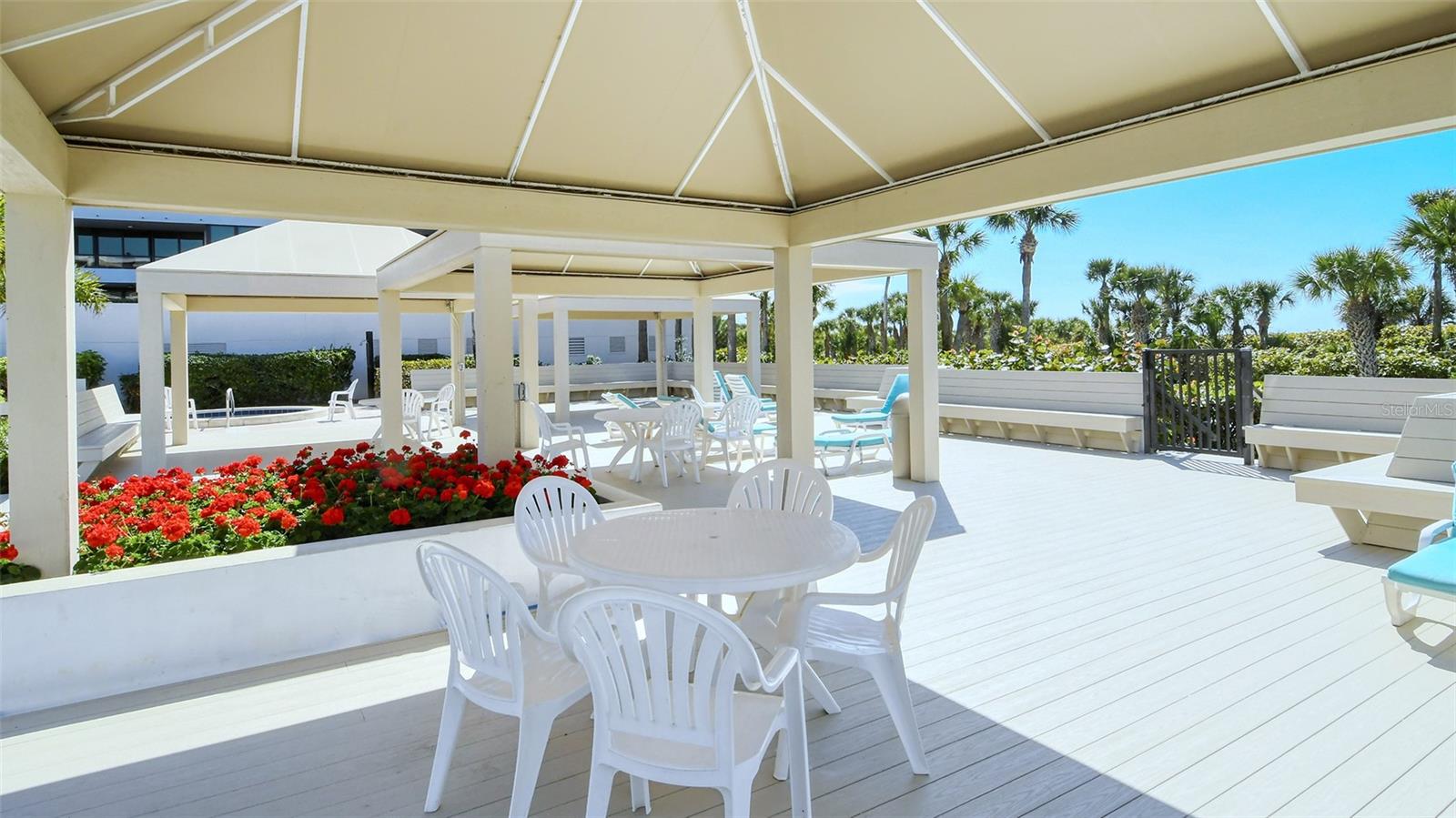 545 SANCTUARY DR #B506