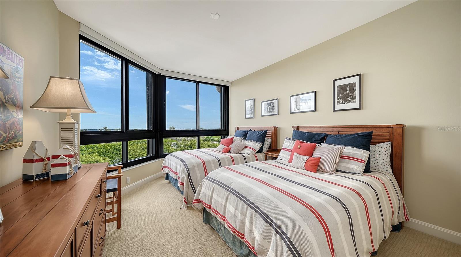 545 SANCTUARY DR #B506