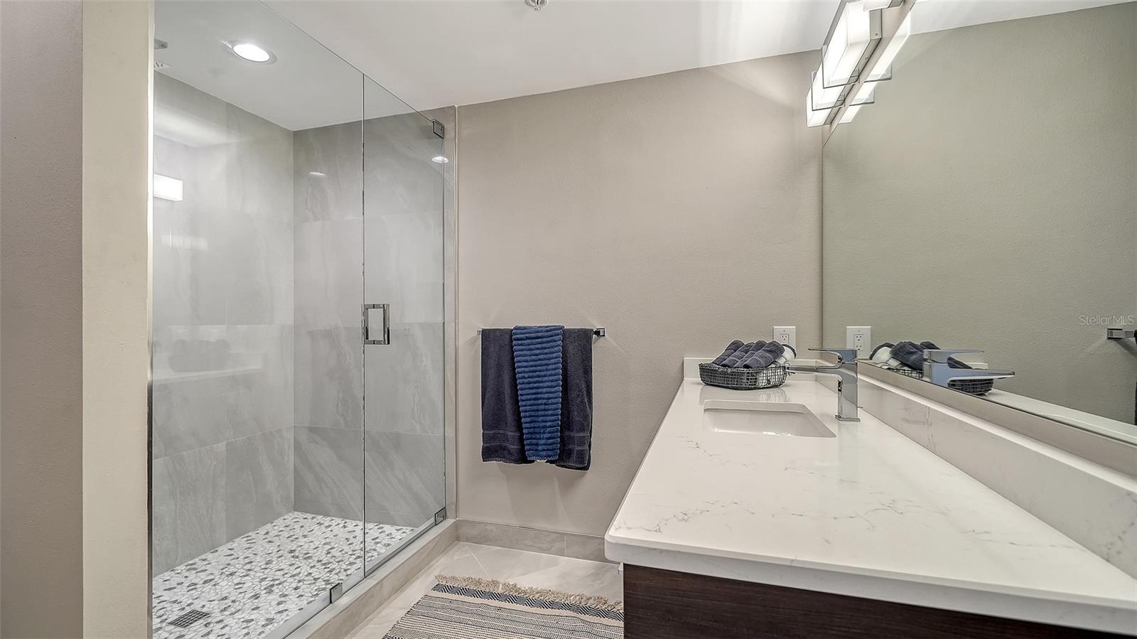 545 SANCTUARY DR #B506