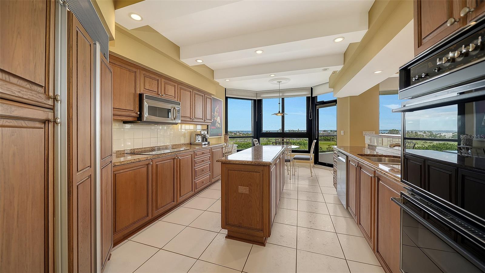 545 SANCTUARY DR #B506