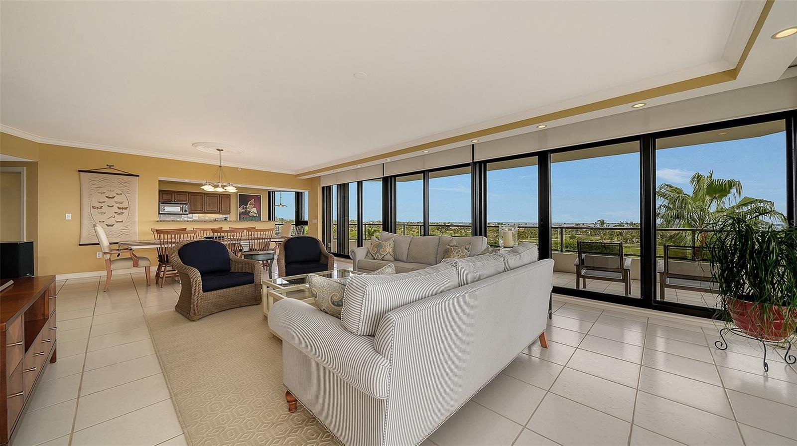 545 SANCTUARY DR #B506