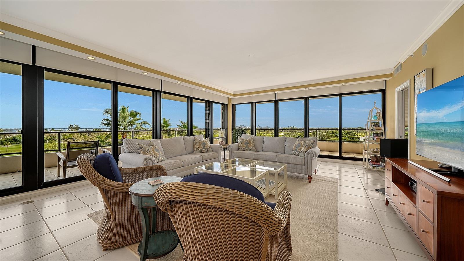 545 SANCTUARY DR #B506