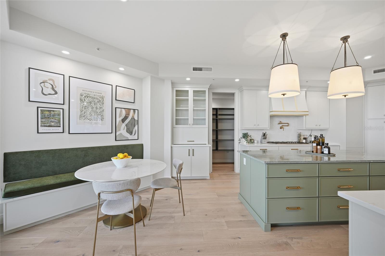 1300 BENJAMIN FRANKLIN DR #809