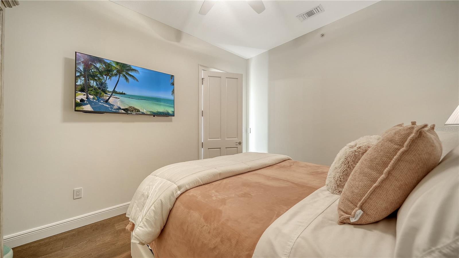 1300 BENJAMIN FRANKLIN DR #303