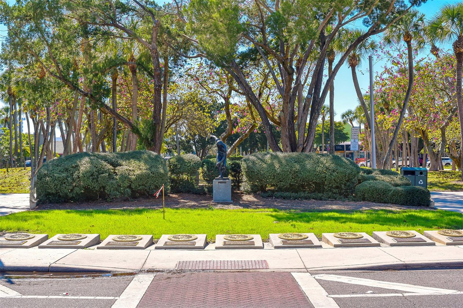 404 S POLK DR