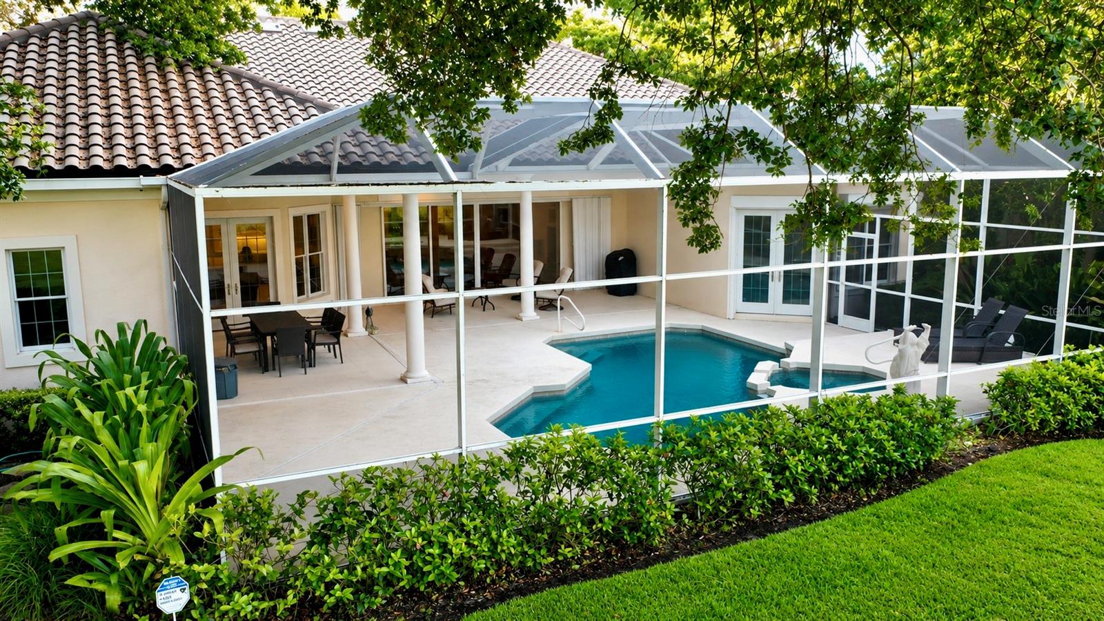 402 MACEWEN DR