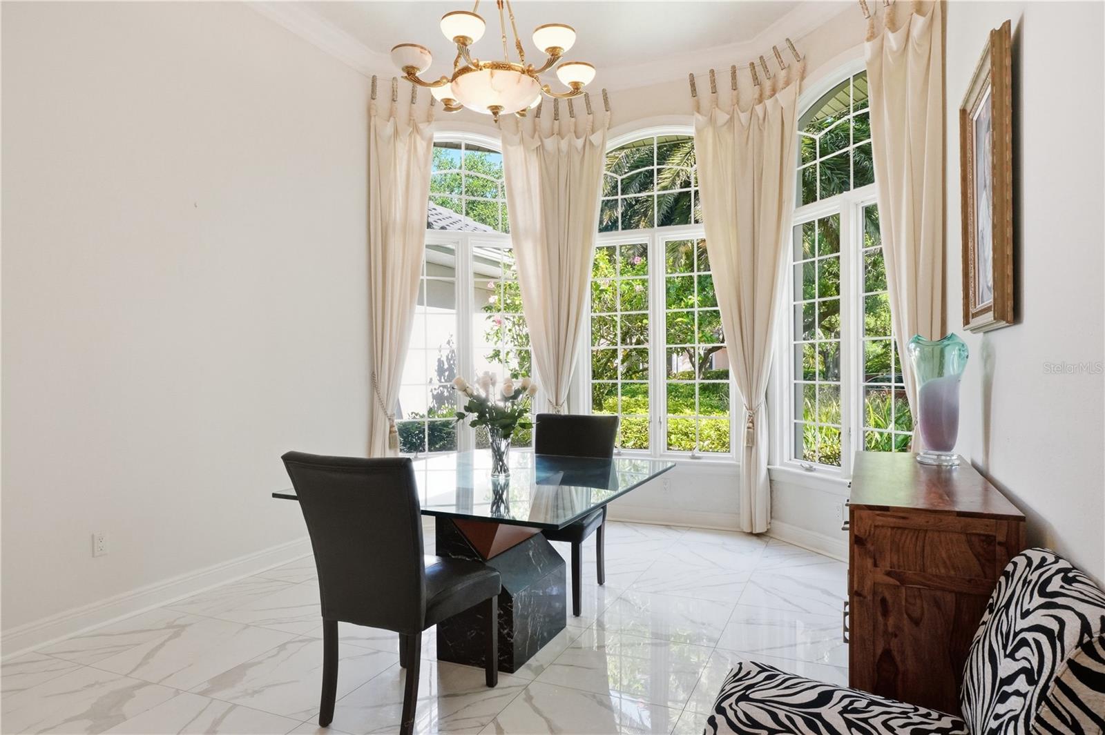 402 MACEWEN DR