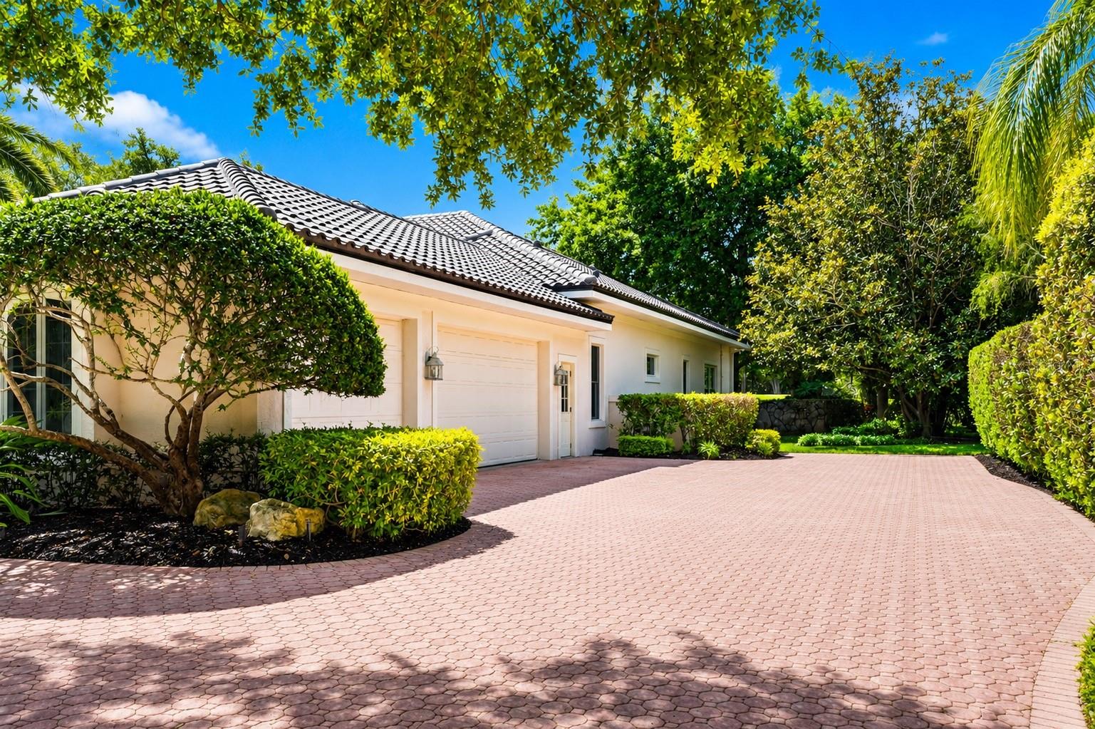 402 MACEWEN DR