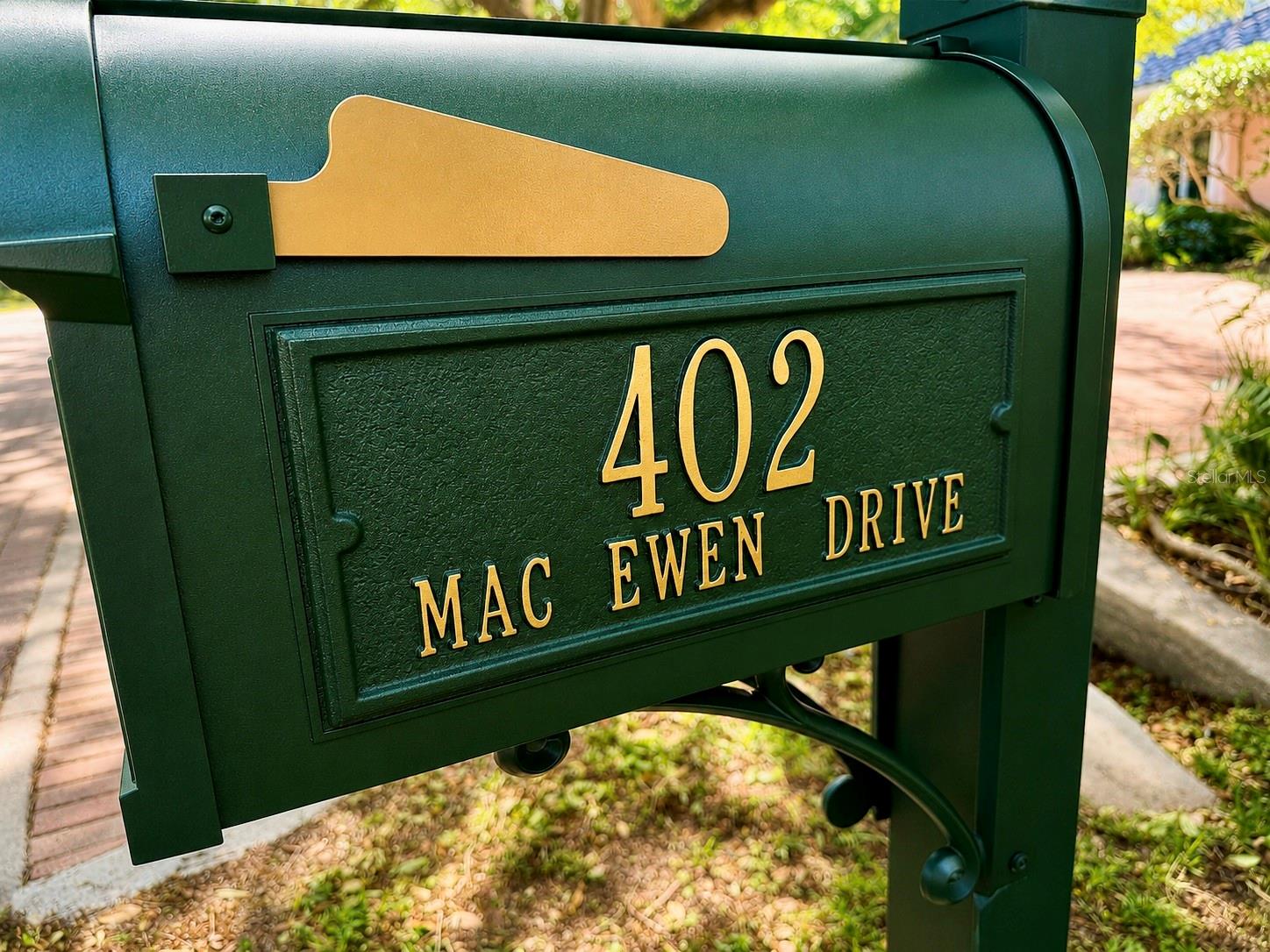402 MACEWEN DR