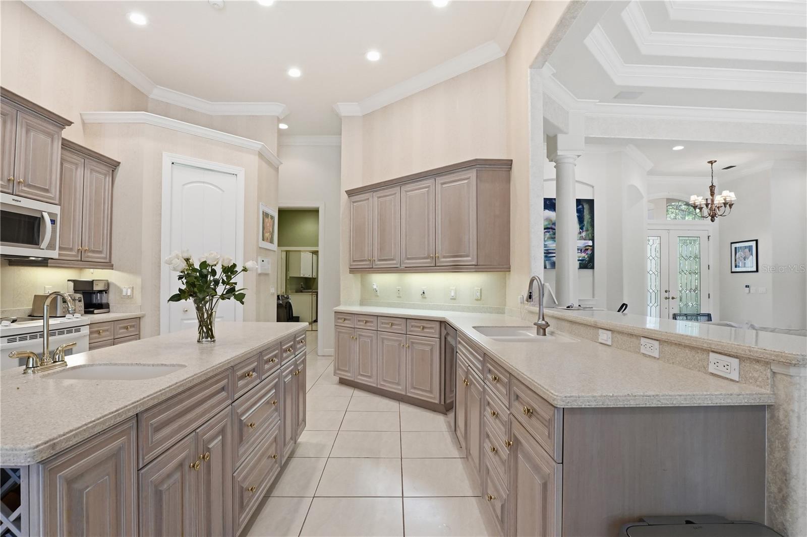 402 MACEWEN DR