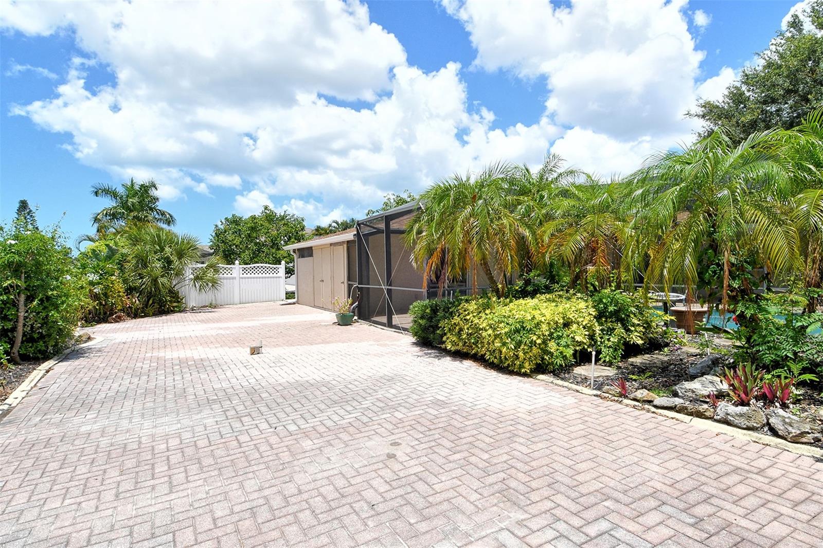 3140 ESPANOLA DR