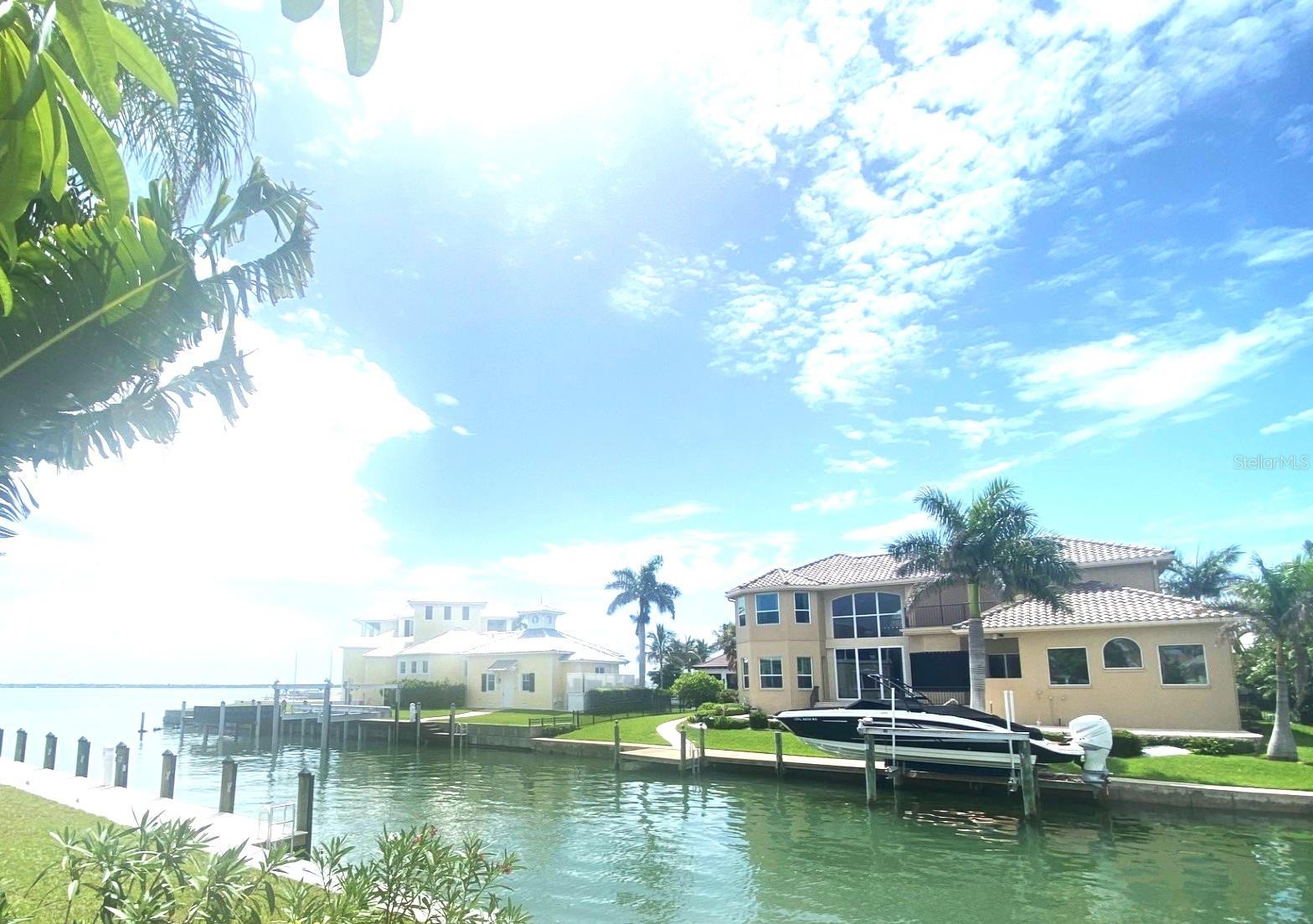 657 HALYARD LN