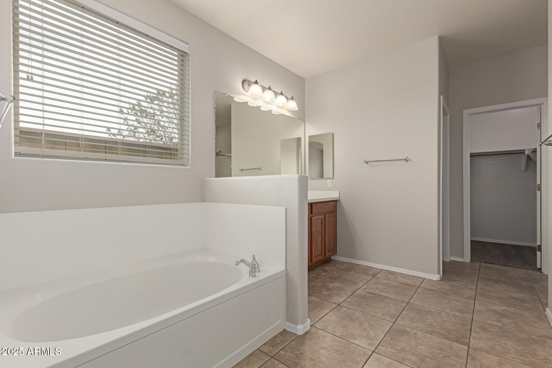 42374 W AVELLA Drive