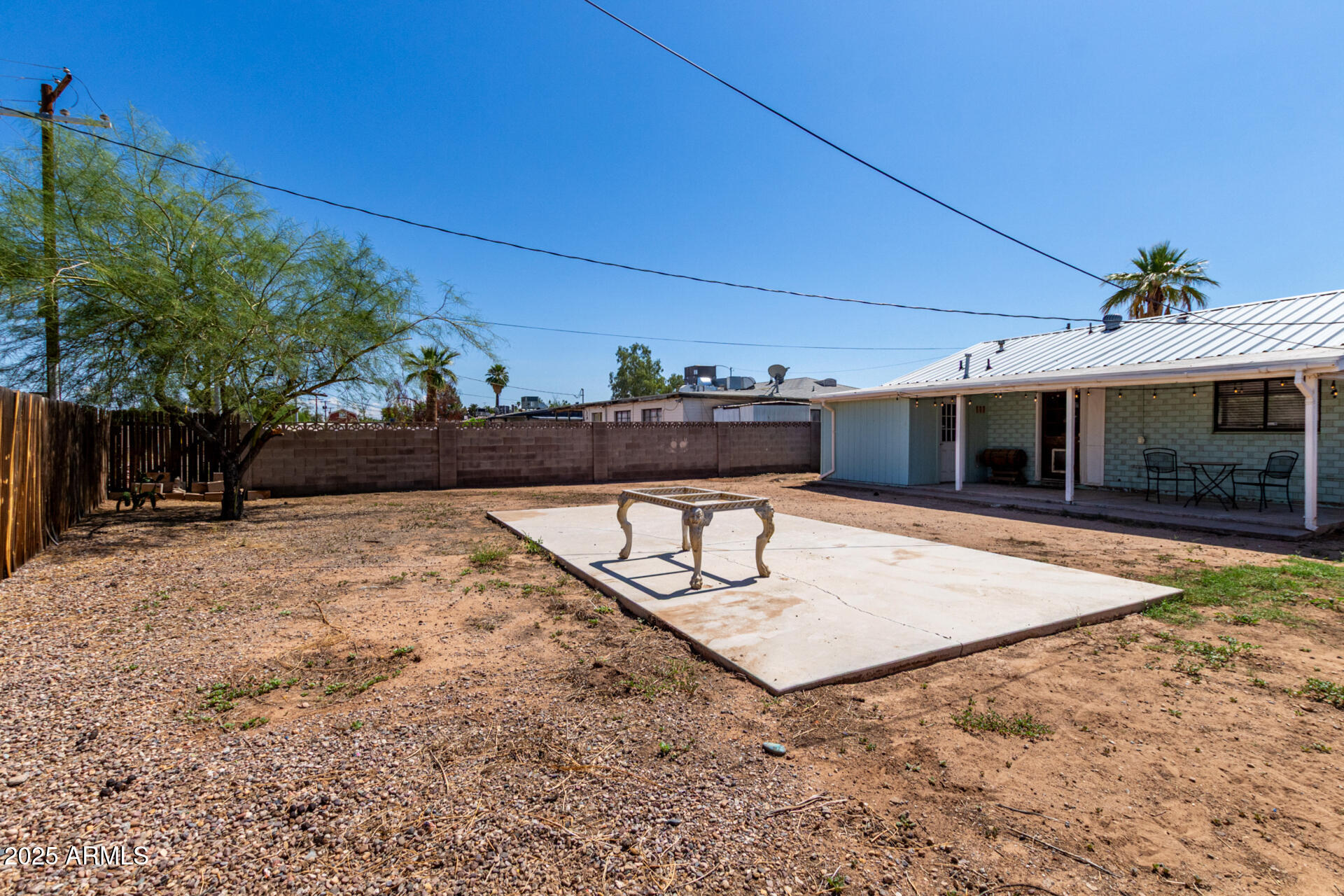 504 E LAUREL Drive