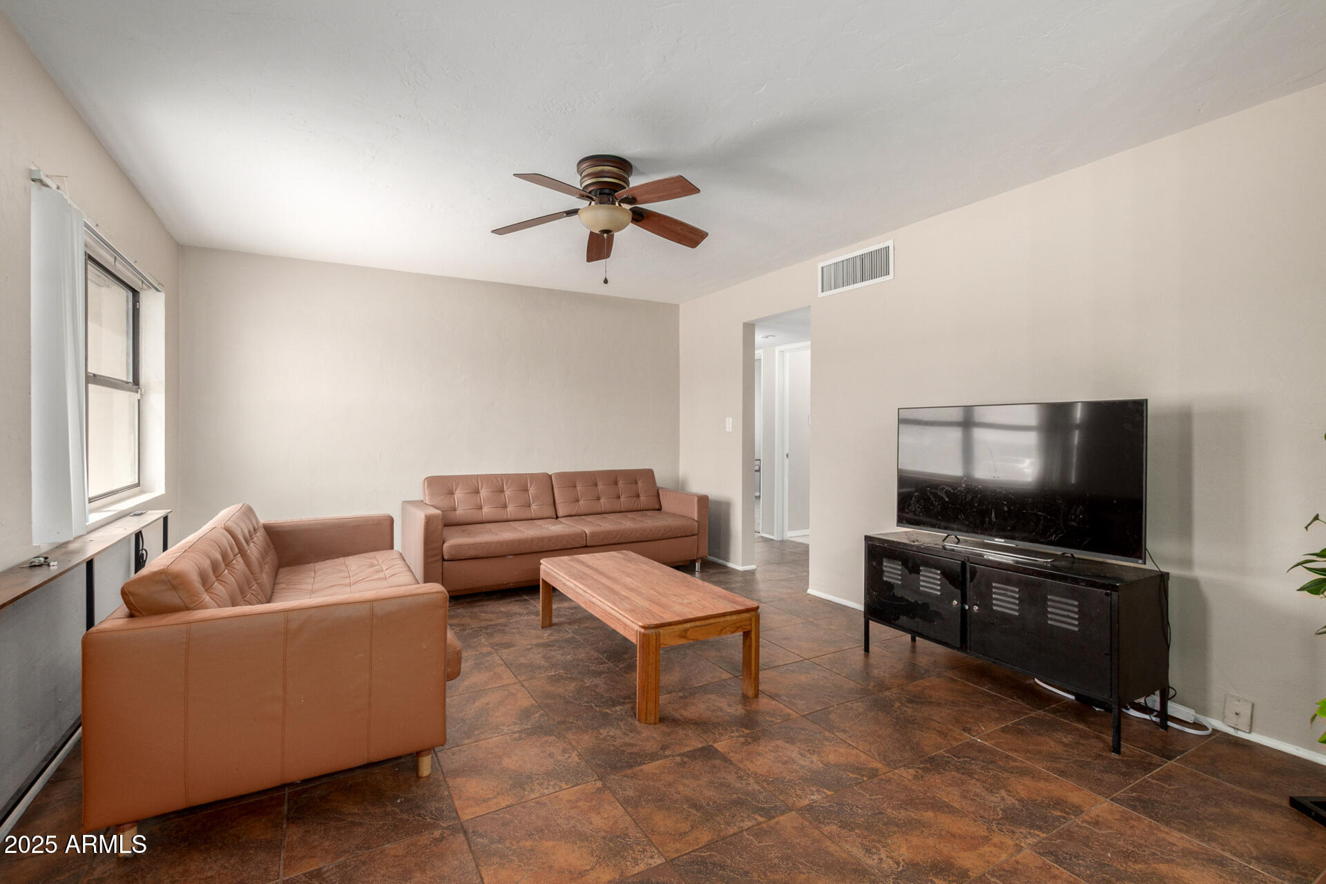 504 E LAUREL Drive
