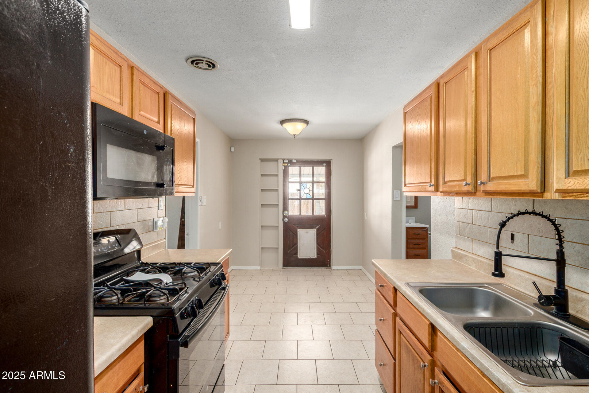 504 E LAUREL Drive