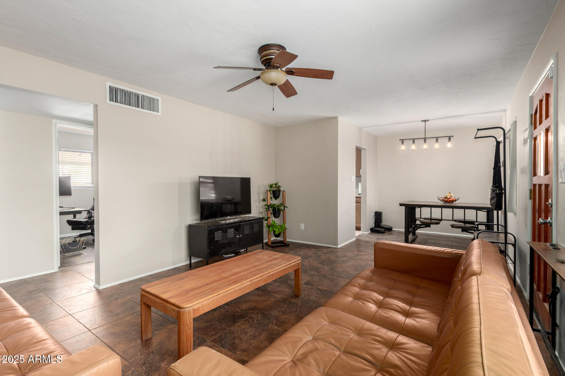 504 E LAUREL Drive