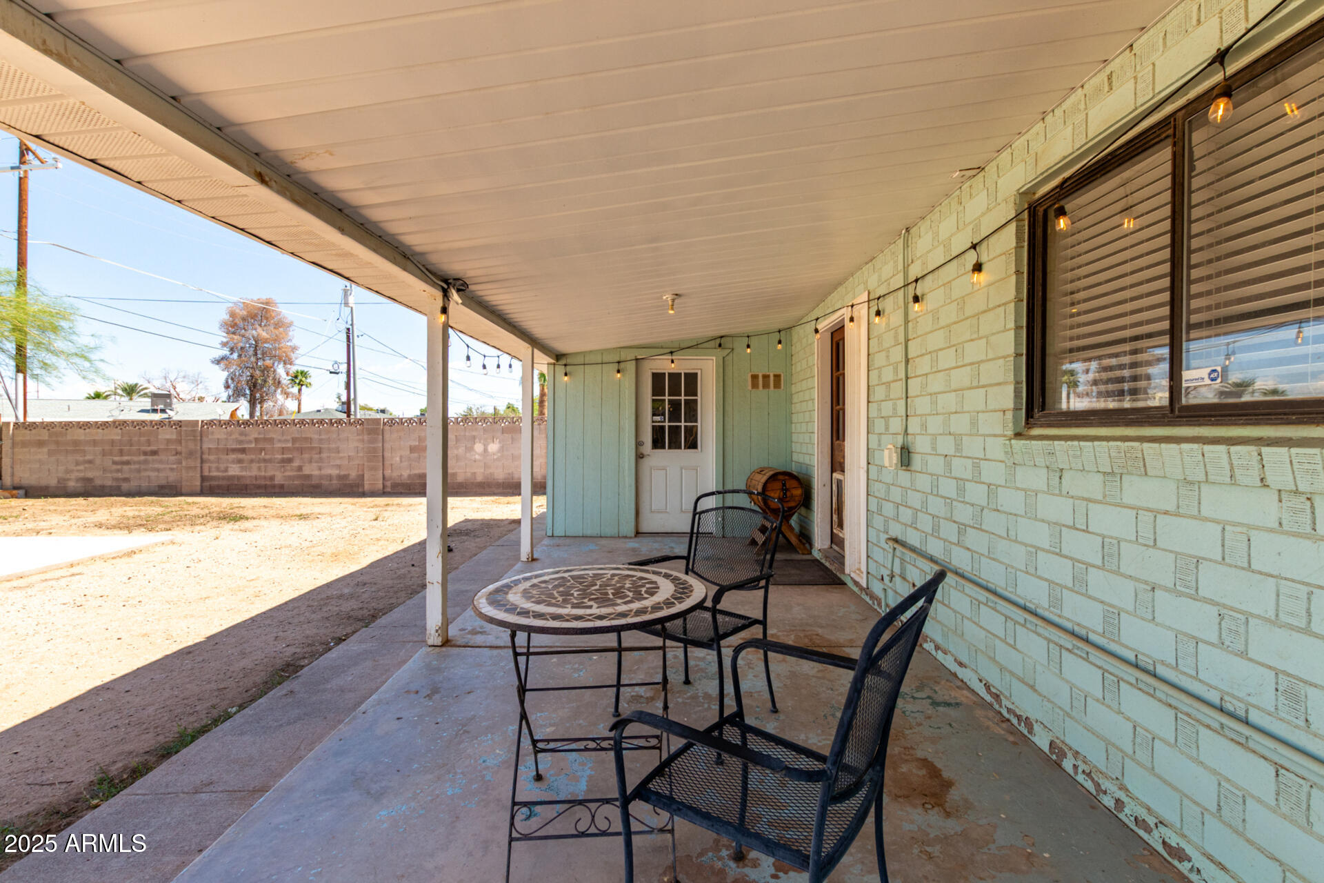 504 E LAUREL Drive