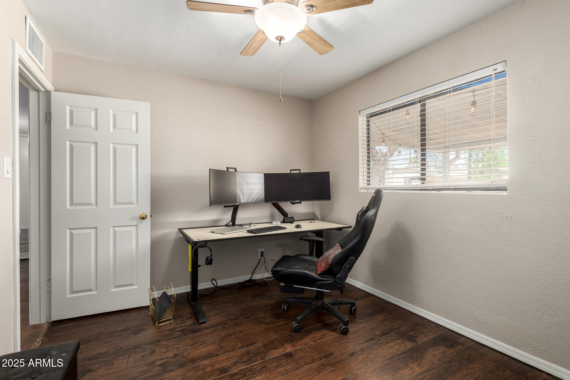 504 E LAUREL Drive
