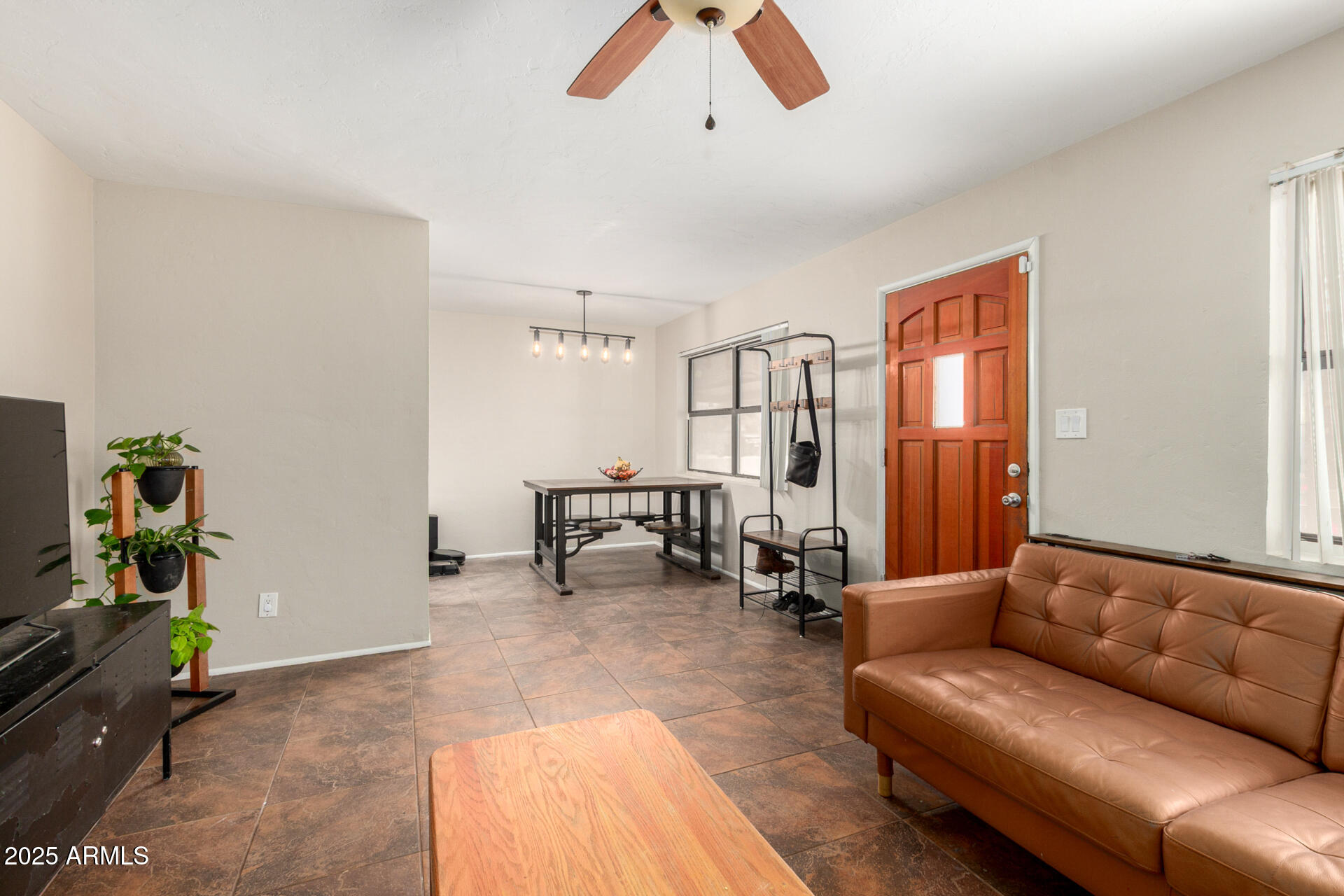 504 E LAUREL Drive