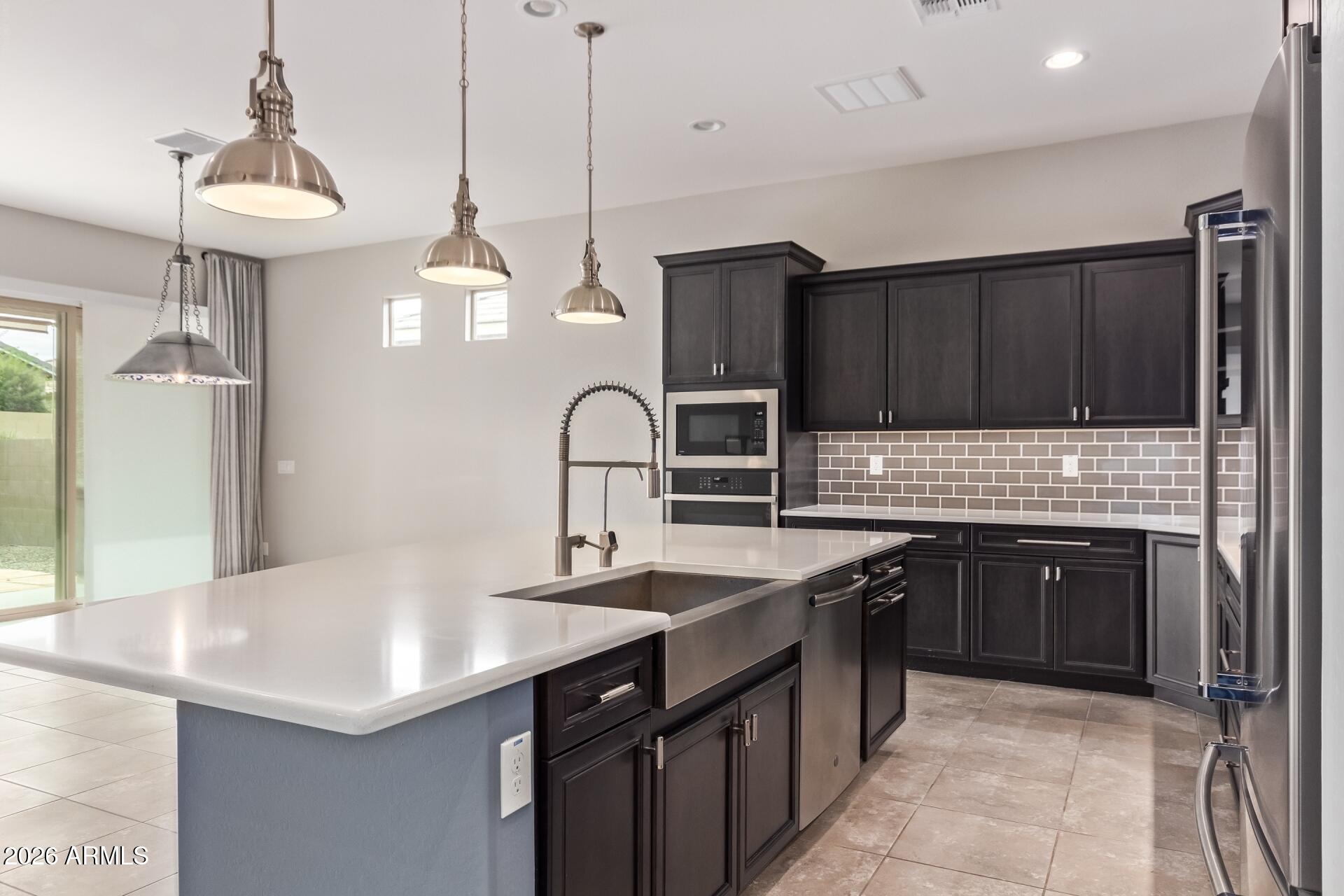 41335 W ALMIRA Drive