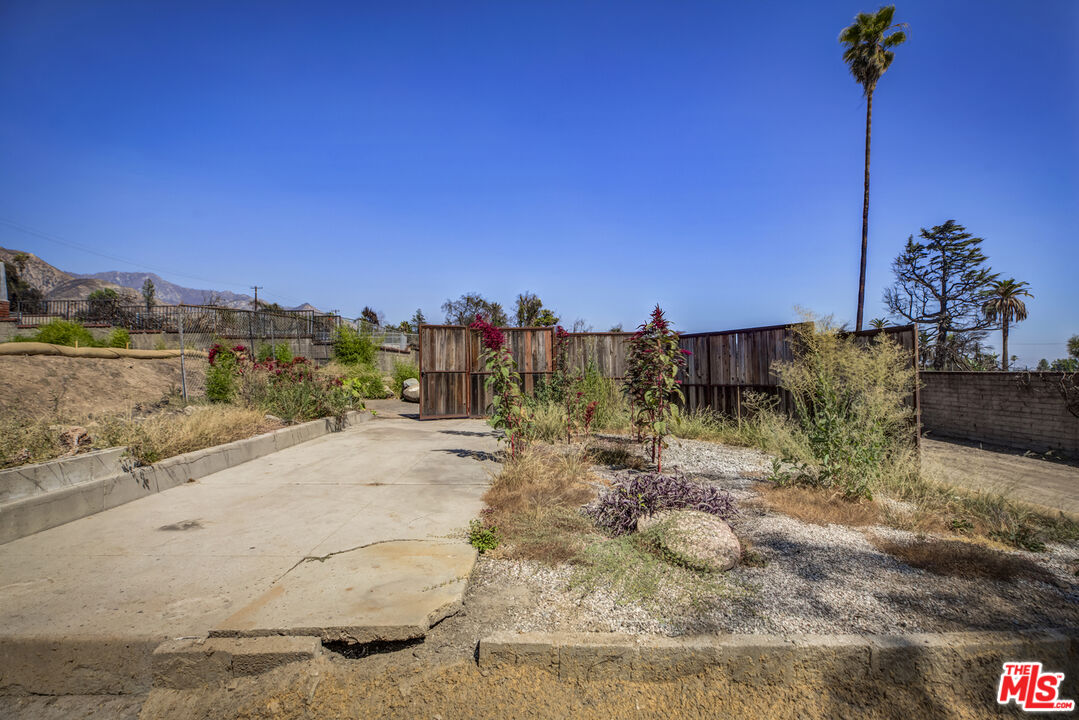2738 Marengo Ave