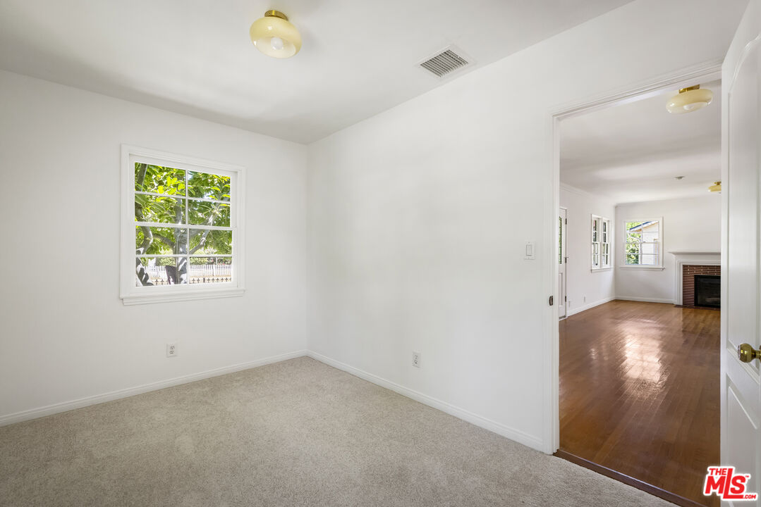 369 S Roosevelt Ave