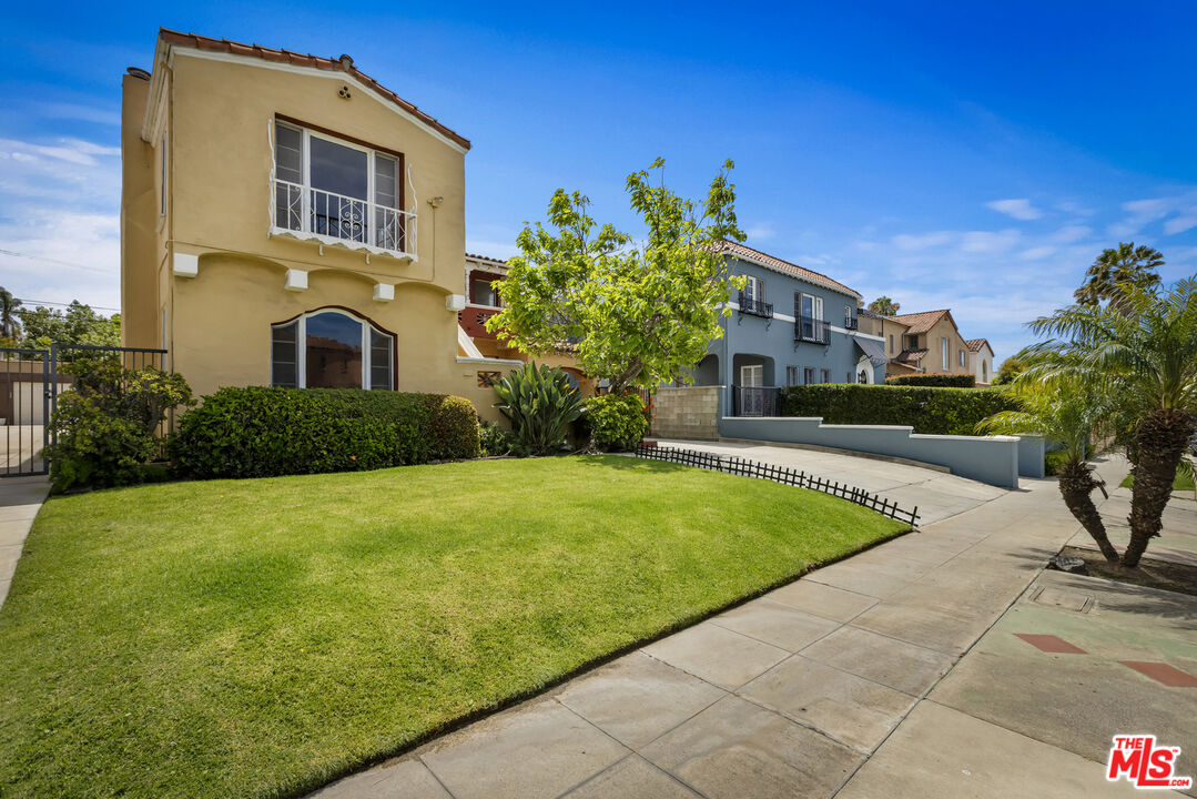 844 S Curson Ave