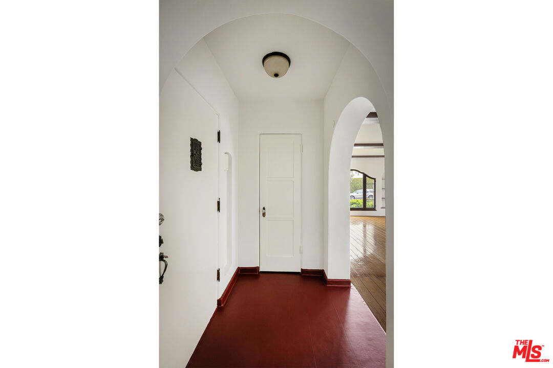 844 S Curson Ave