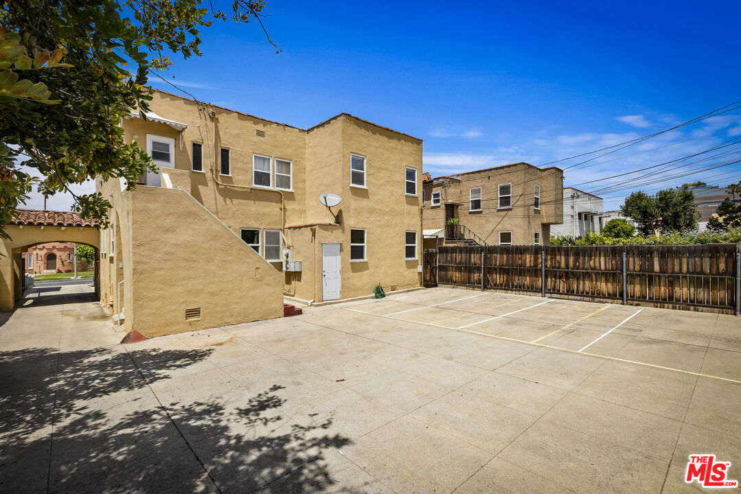 844 S Curson Ave