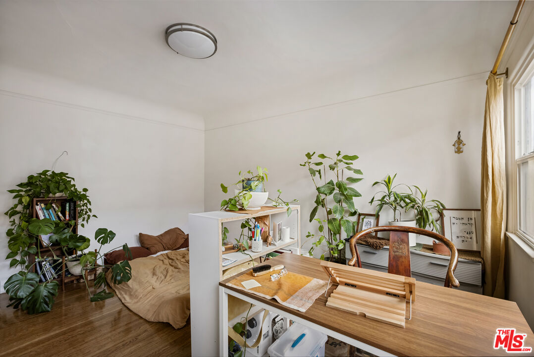 844 S Curson Ave