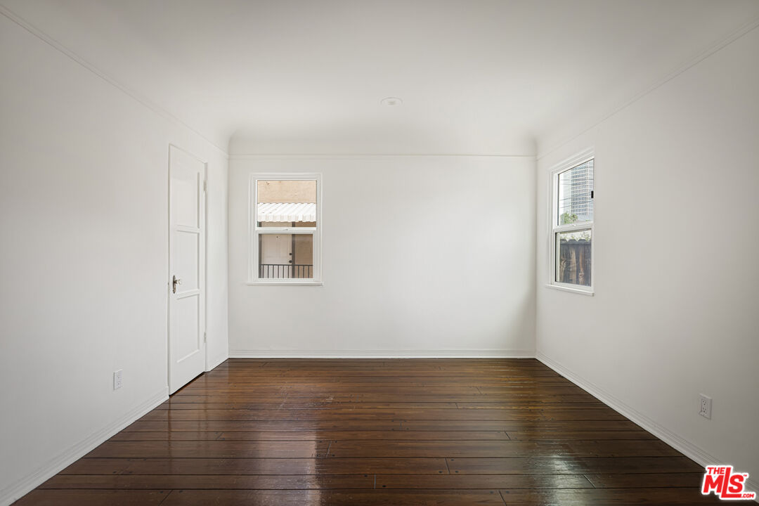 844 S Curson Ave