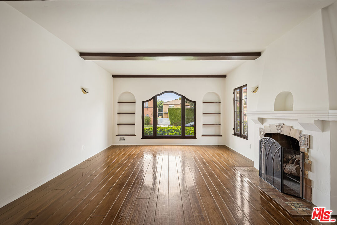 844 S Curson Ave