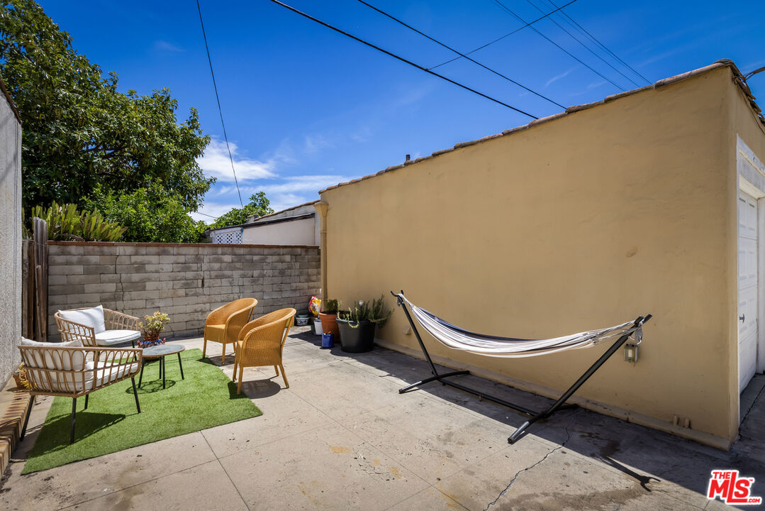 844 S Curson Ave