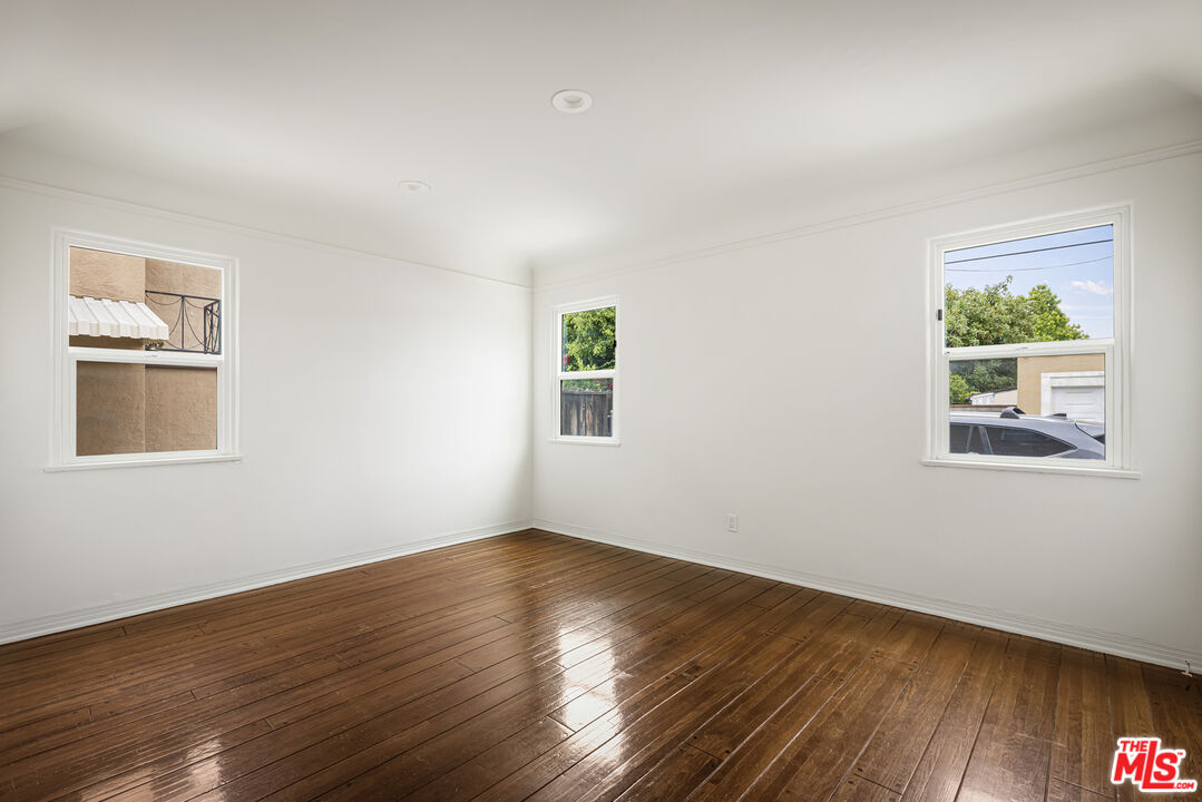 844 S Curson Ave