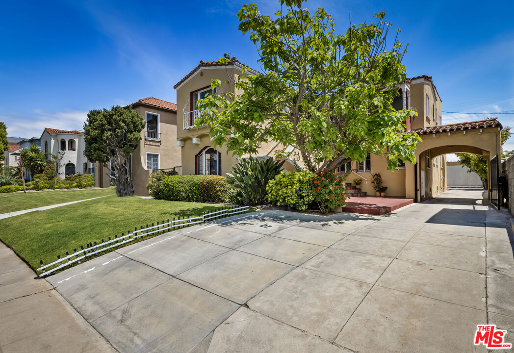 844 S Curson Ave