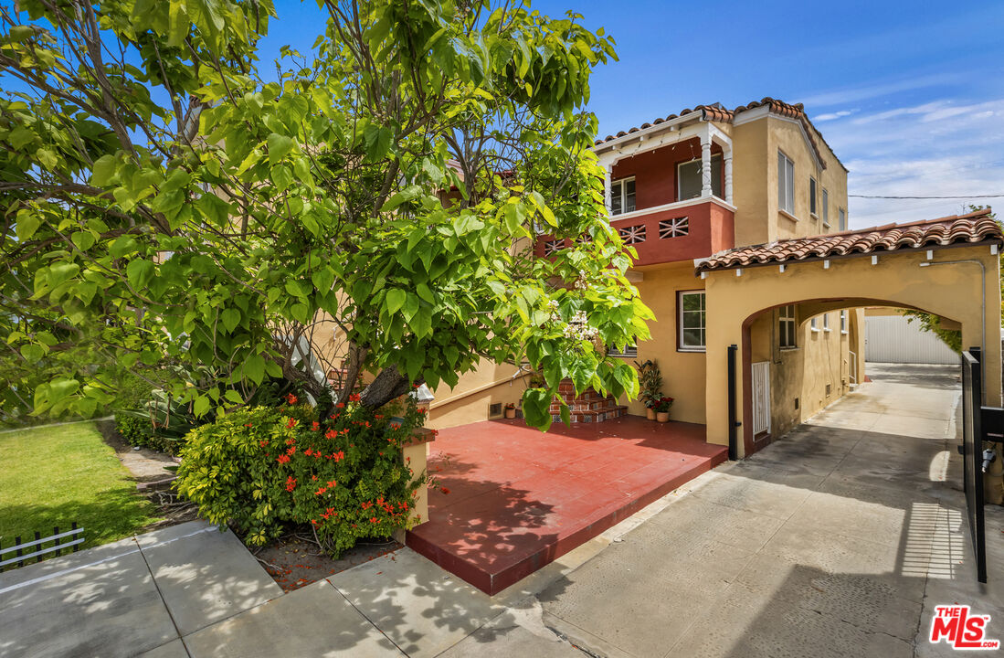 844 S Curson Ave