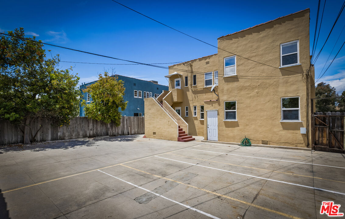 844 S Curson Ave