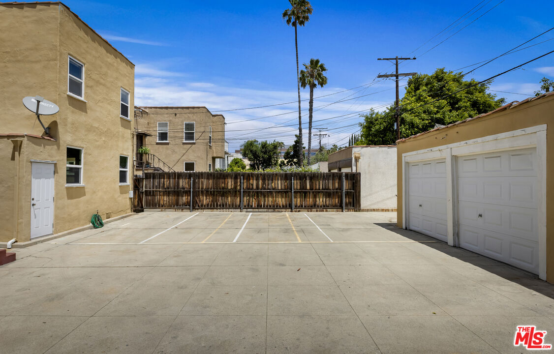 844 S Curson Ave