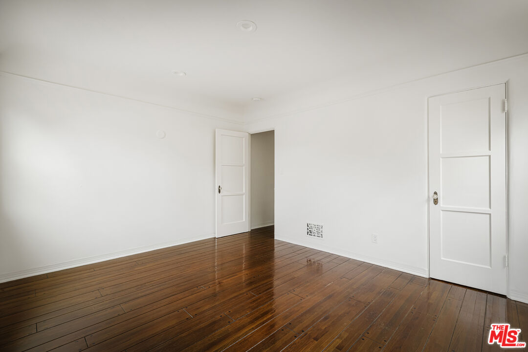 844 S Curson Ave