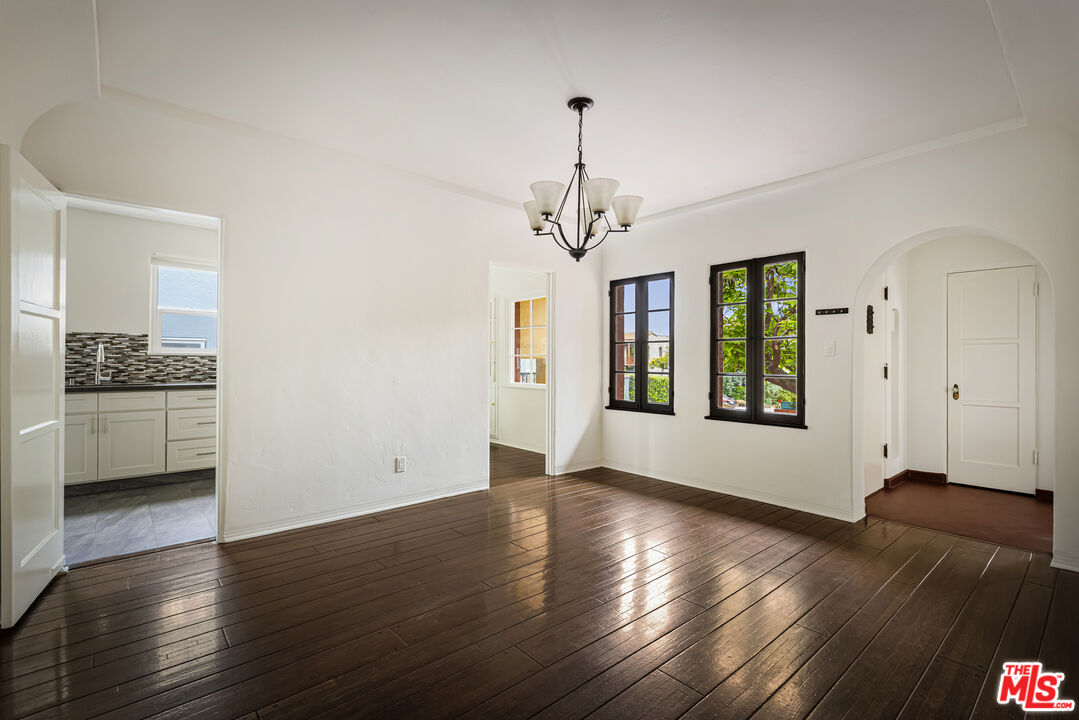 844 S Curson Ave