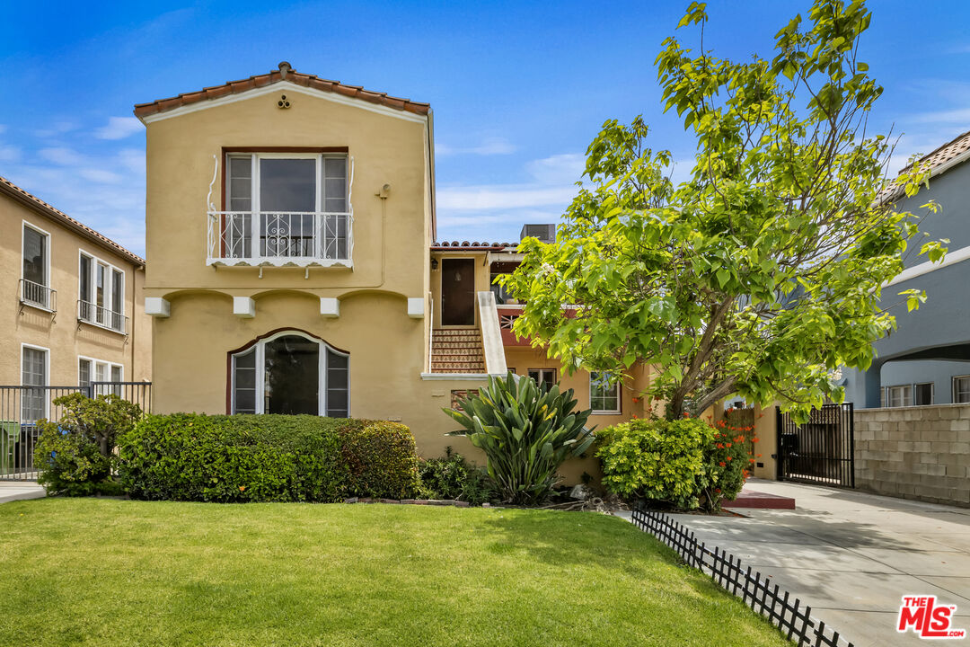 844 S Curson Ave