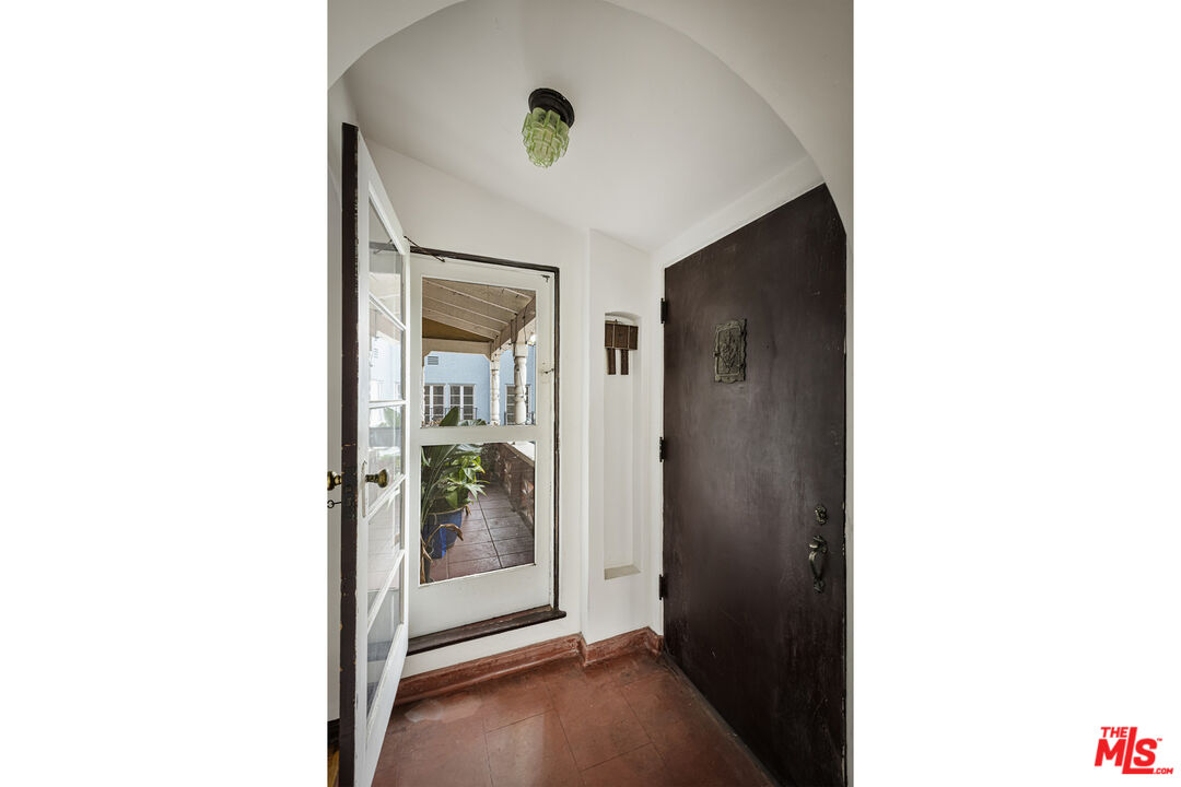 844 S Curson Ave