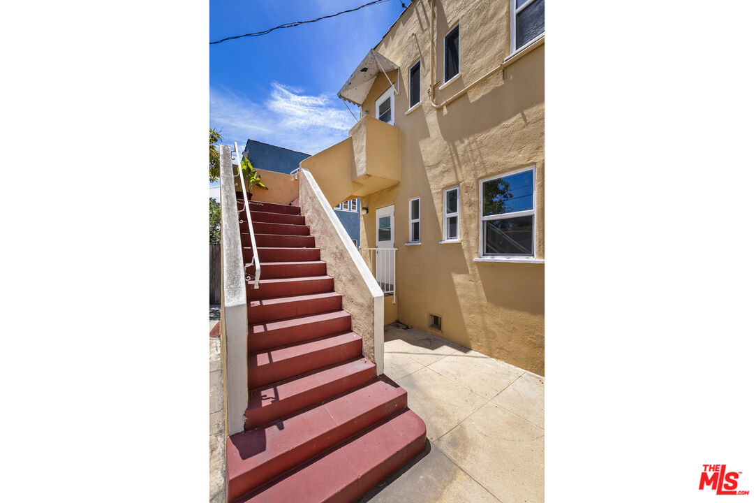 844 S Curson Ave