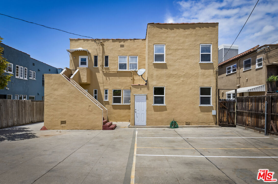 844 S Curson Ave