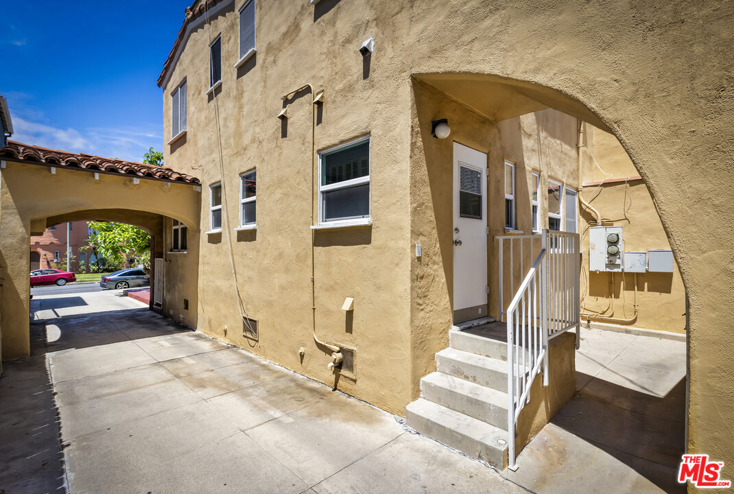 844 S Curson Ave