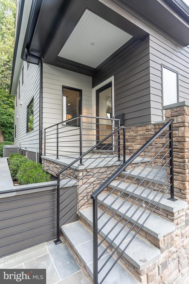 3409 N Buchanan St