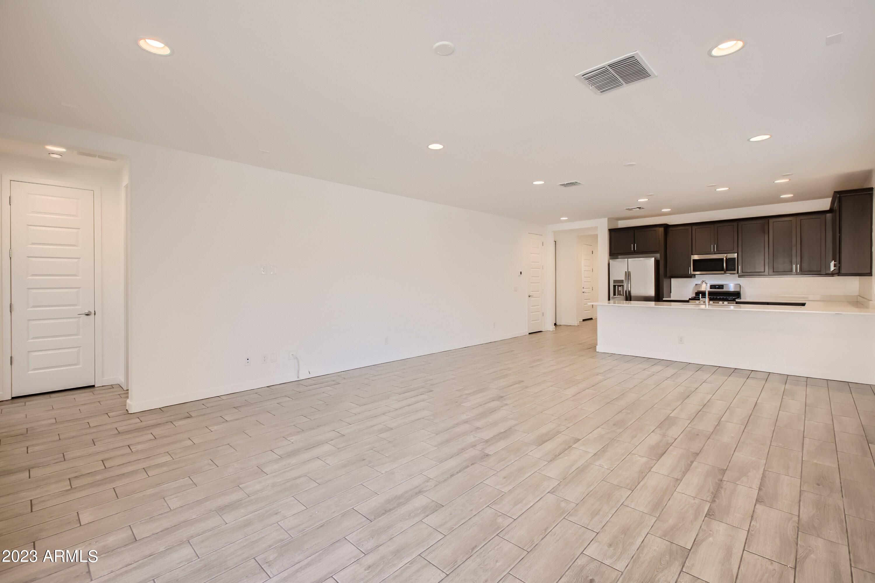 2104 W SLEEPY RANCH Road