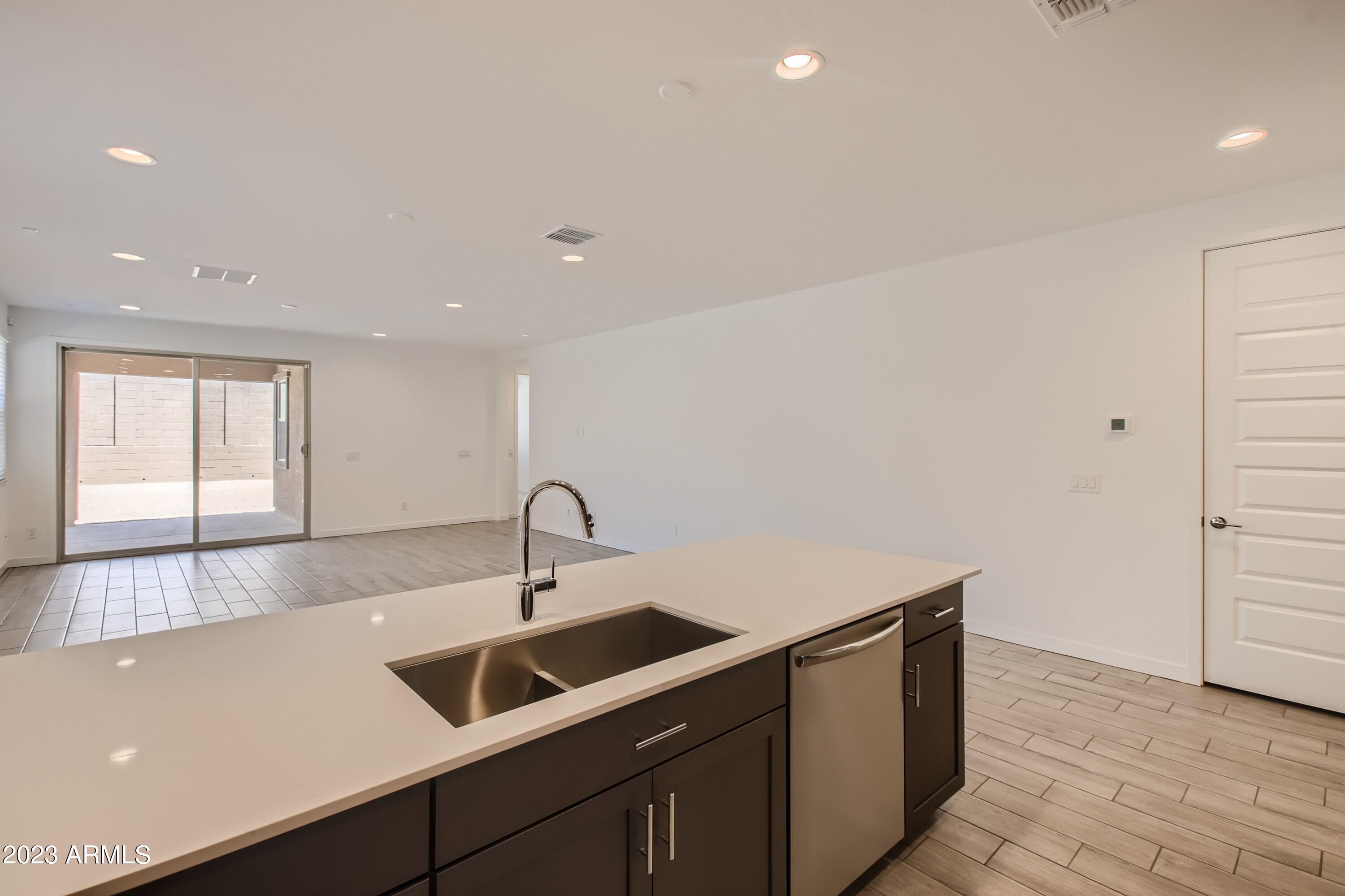 2104 W SLEEPY RANCH Road