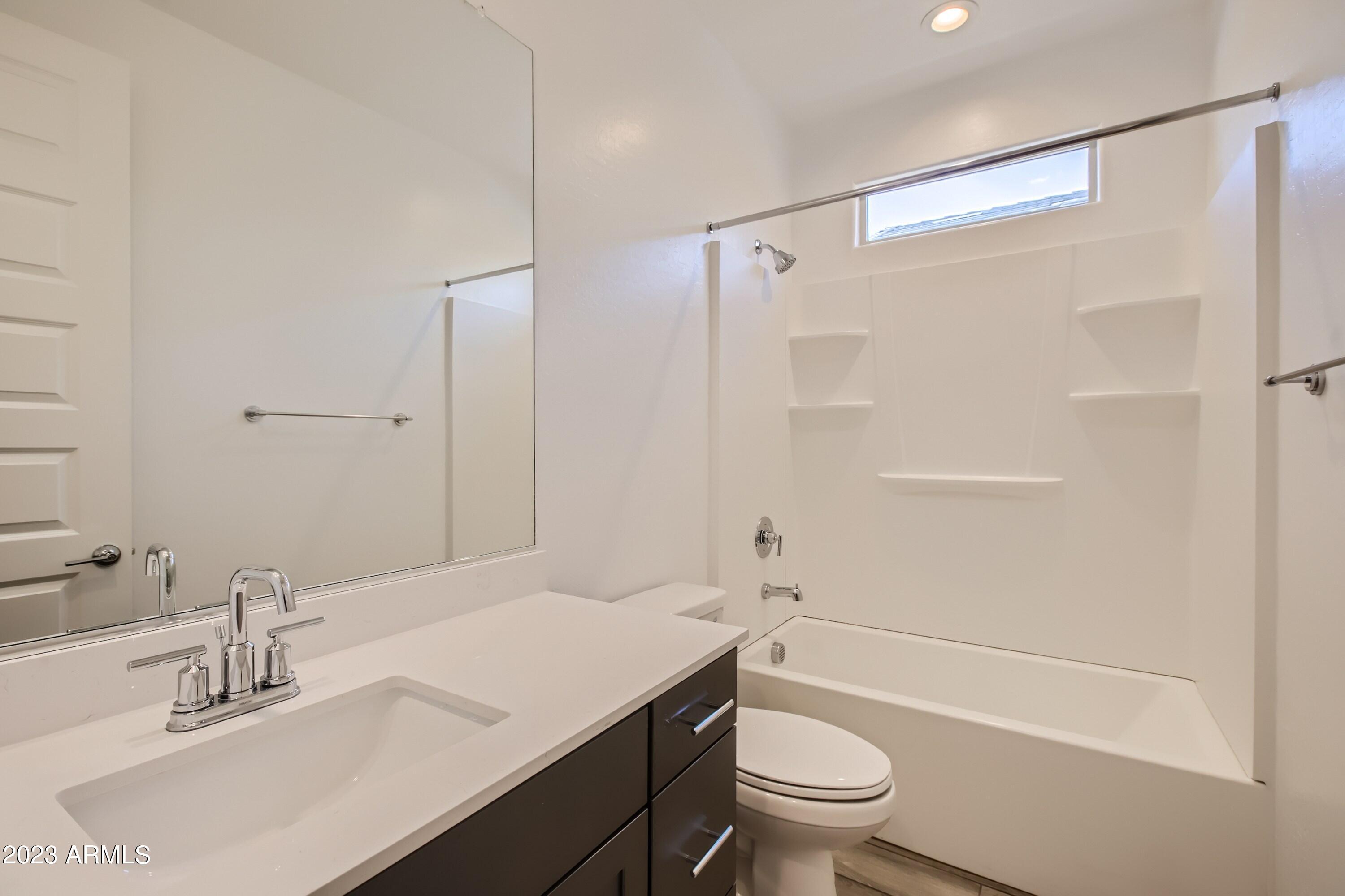 2104 W SLEEPY RANCH Road
